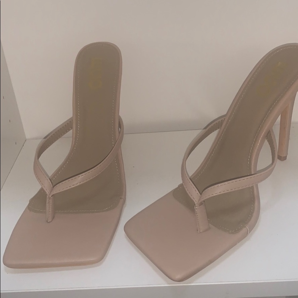 Square front thong heels